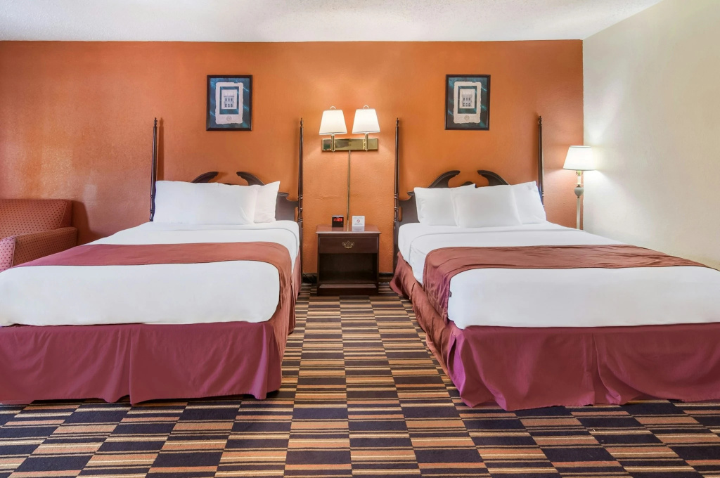 Отель Red Carpet Inn - Newark Airport в Ирвингтоне