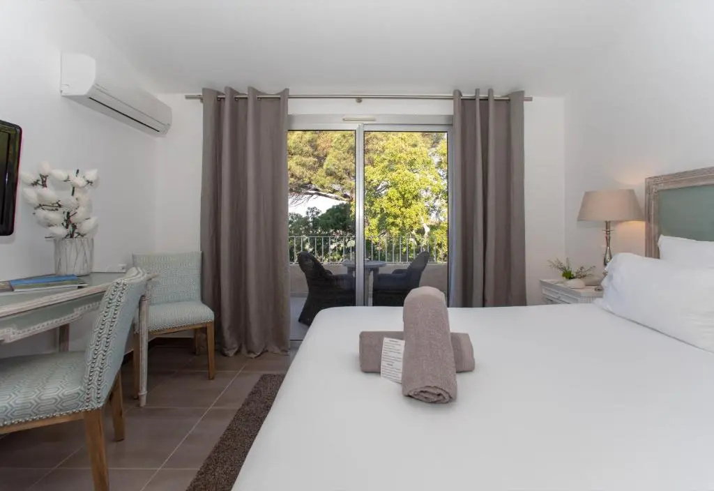 Classic Double room (full double bed)