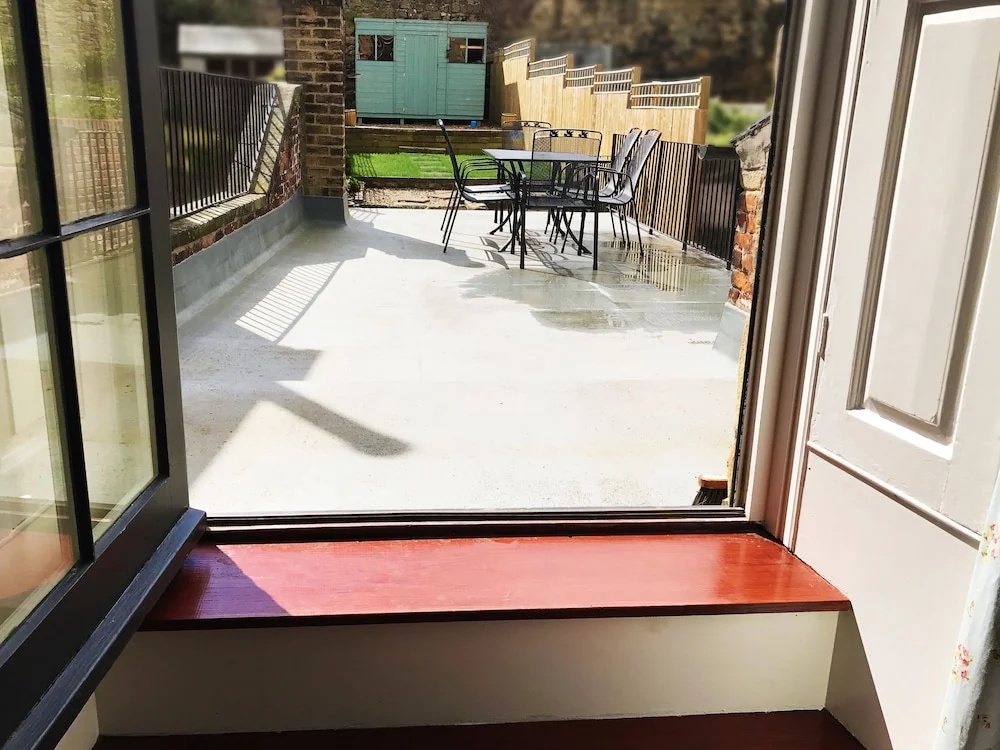 Balcony & Terrace