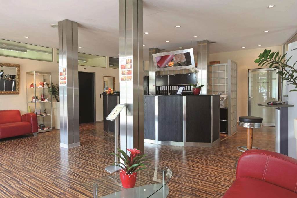 Lobby & Reception