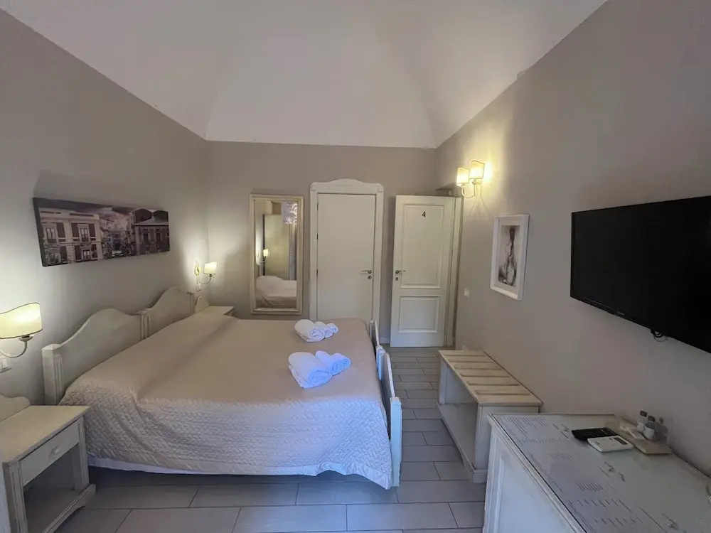 Superior Double room with balcony (full double bed)