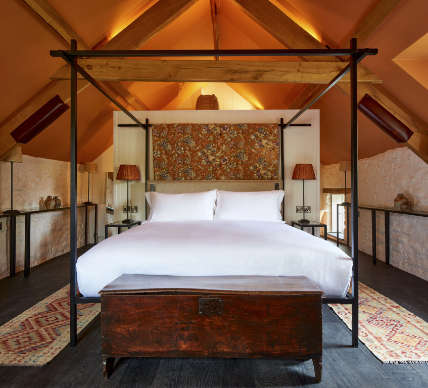 Deluxe Double room (full double bed)