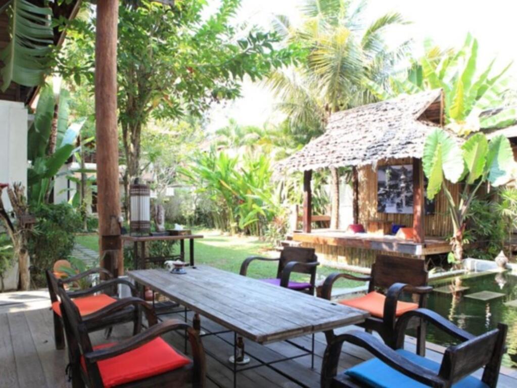 Baan Gong Kham by null