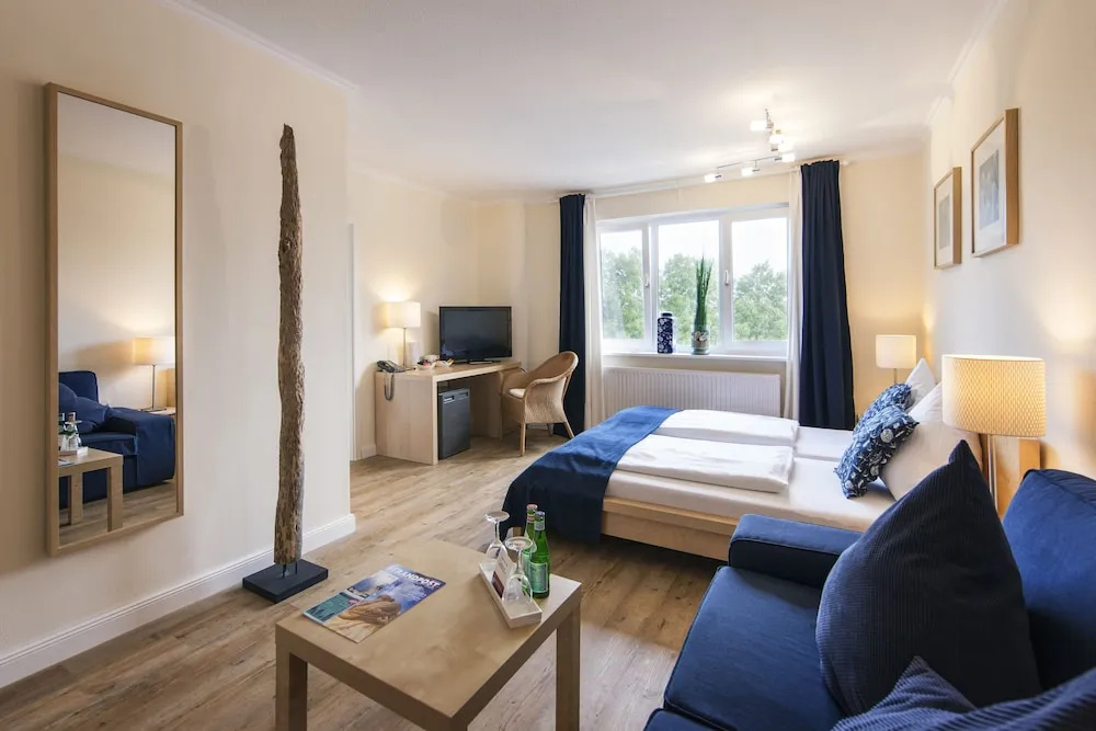 2 Bedrooms Standard Family room