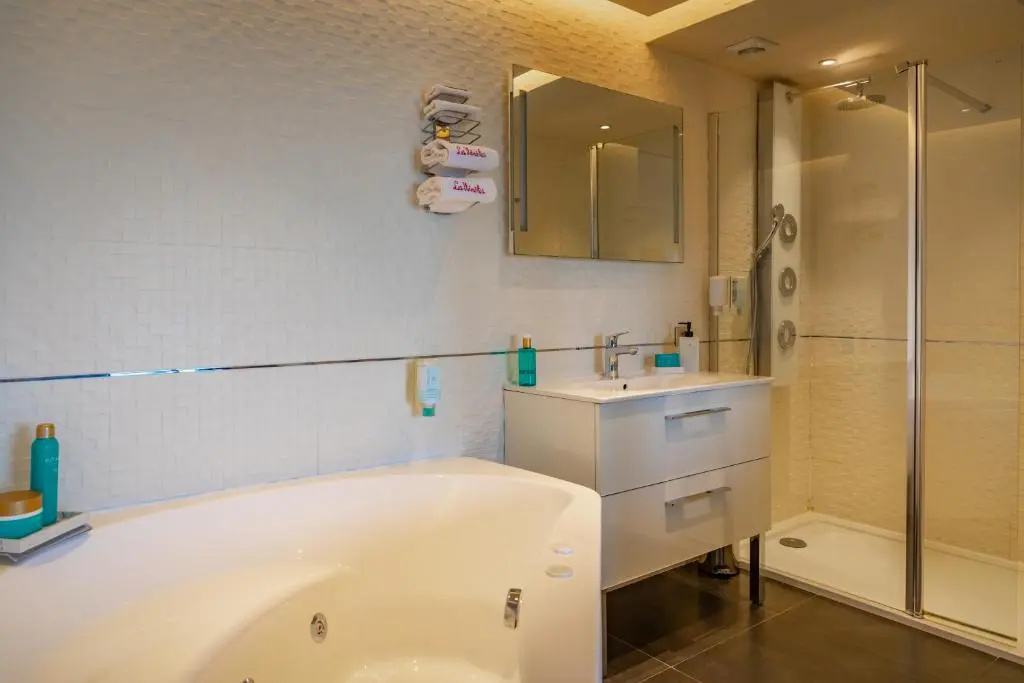 Deluxe Double room with sea view (full double bed)