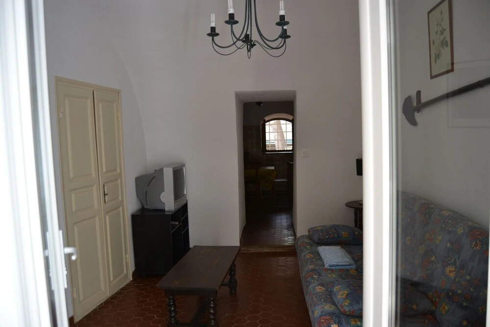 2 Bedrooms Basement Villa