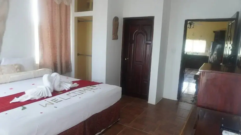 See Belize Waterside Sea View 2-bedroom Apartment w Balcony, Pool & Deck 2nd FL — фото 6