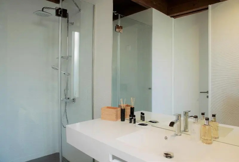 2 Bedrooms Villa