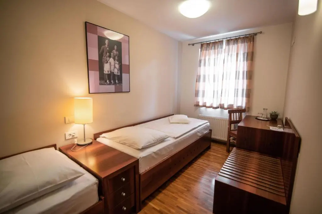 Dvor Jezeršek Brnik - Chambres
