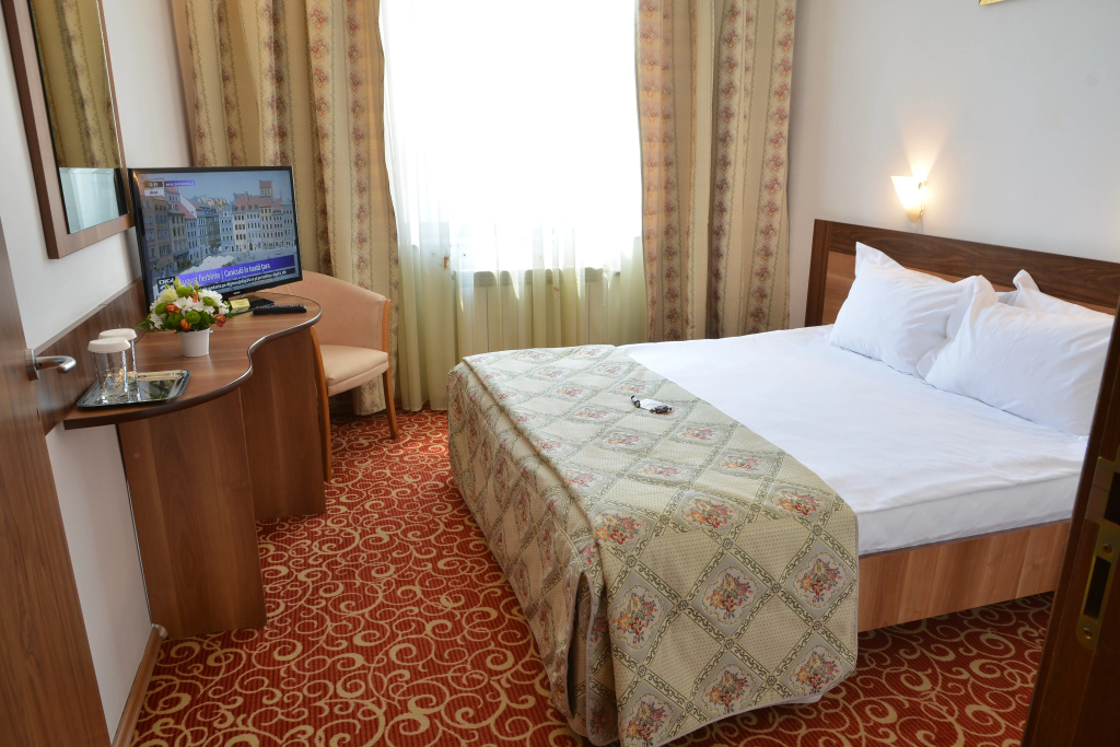 Central Hotel — 3