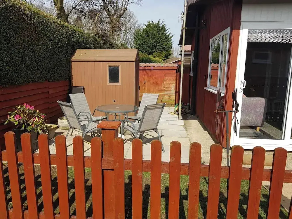 Cosy Corner, Sleeps 2 Only Friendly South Shore
