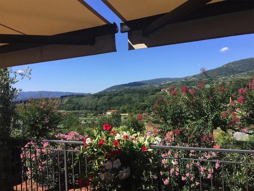 Standard Family room with mountain view