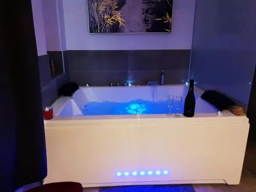 Elle & Lui En Jacuzzi