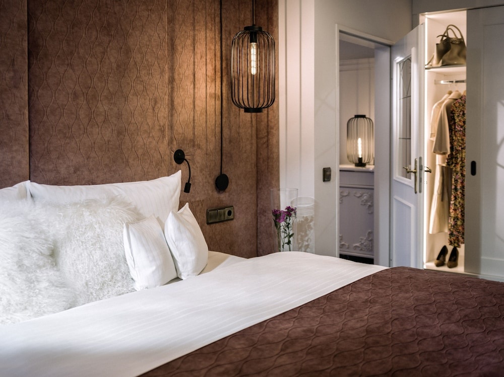 Double Suite (full double bed)