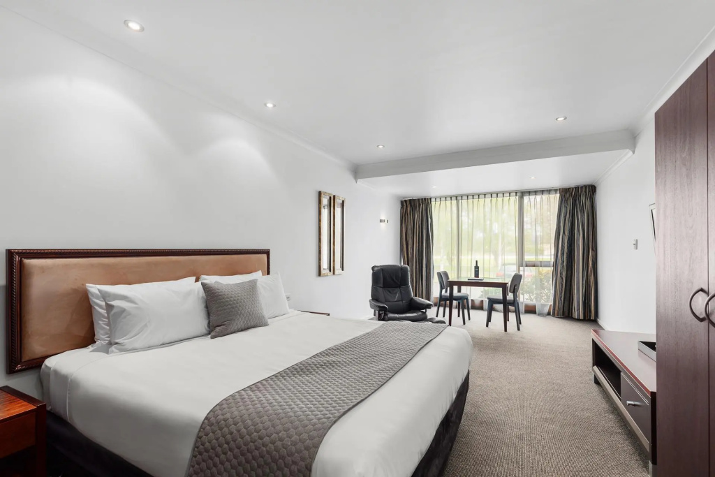 Deluxe Double Studio (full double bed)