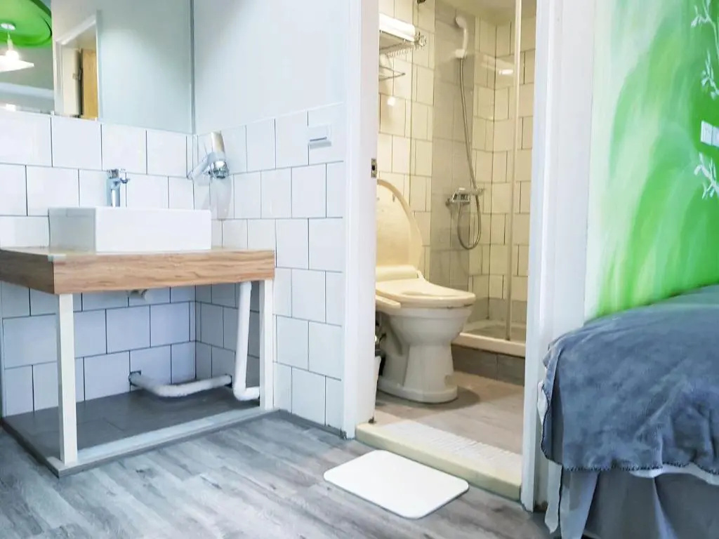 Deluxe Double room (full double bed)