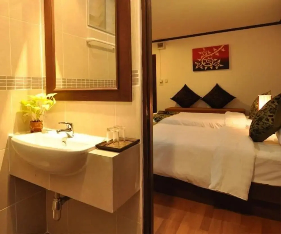 Superior room with balcony and with street view