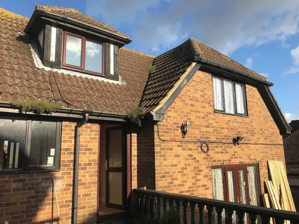 A Village Tranquil Modern Tudor House sea Views
