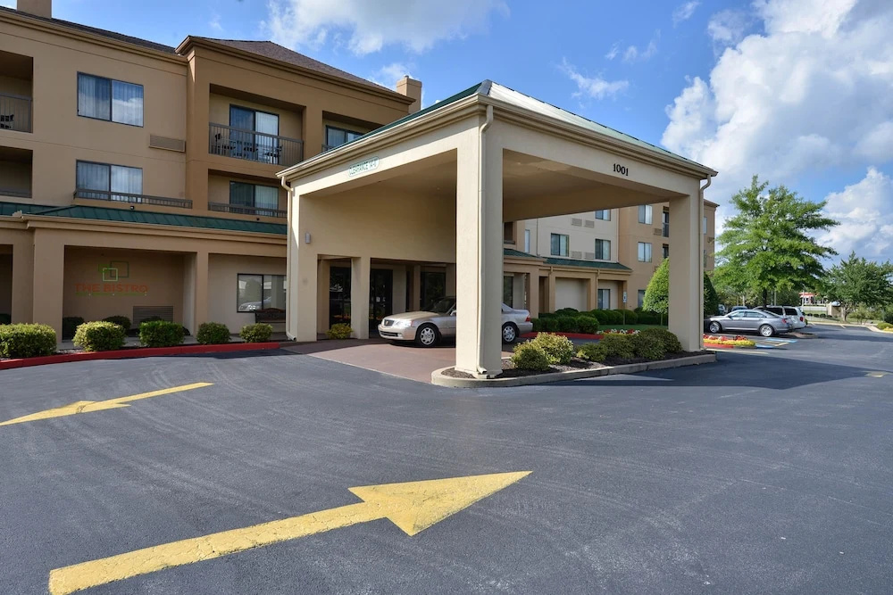 Courtyard Bentonville