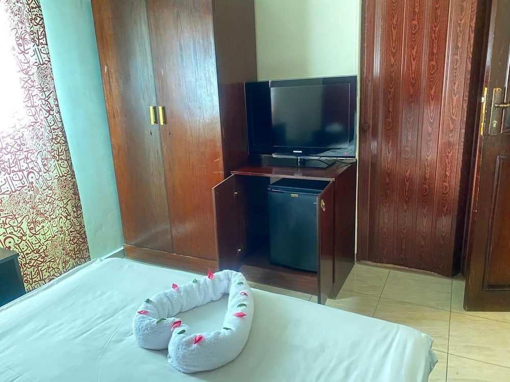 Deluxe Double room with city view (full double bed)