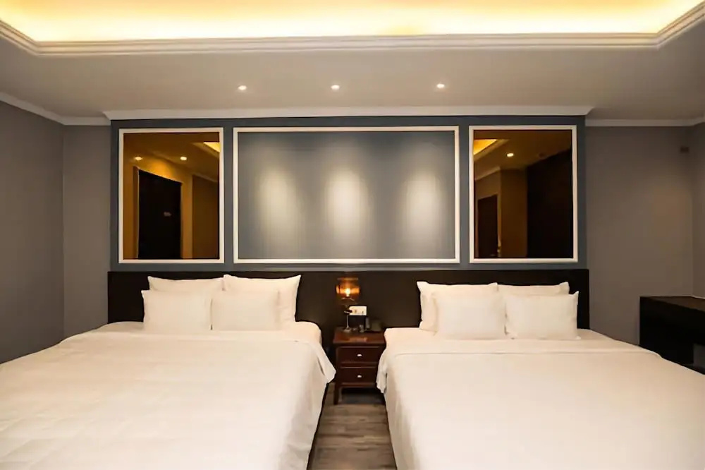 Skylark Boutique Hotel — фото