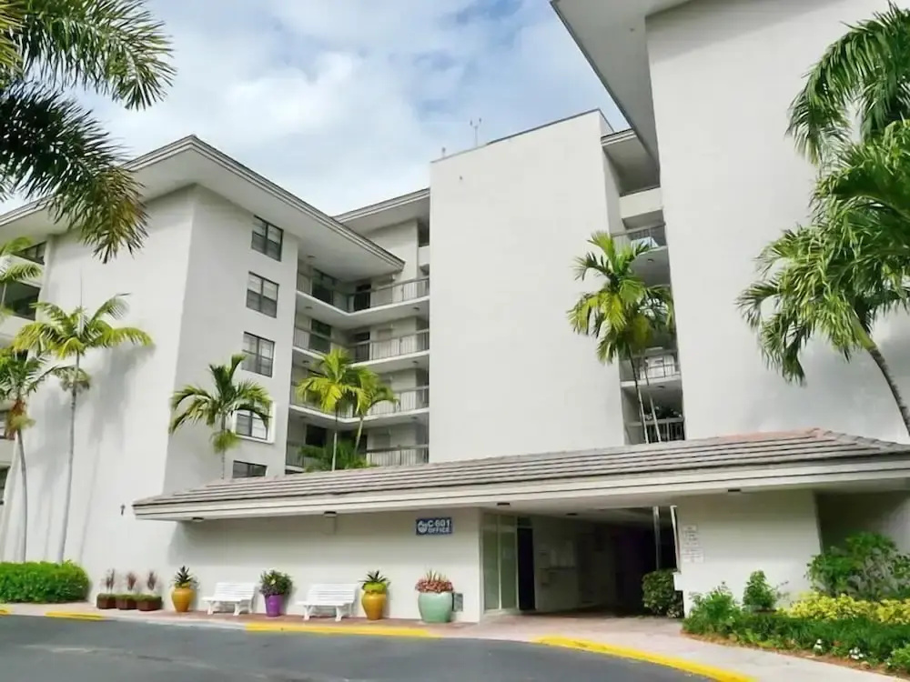 Condo With Pool, View of Clam Bay and Walk to Beach