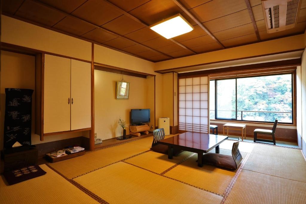 Momijiya Honkan Takao Sansou Ryokan 사진 12