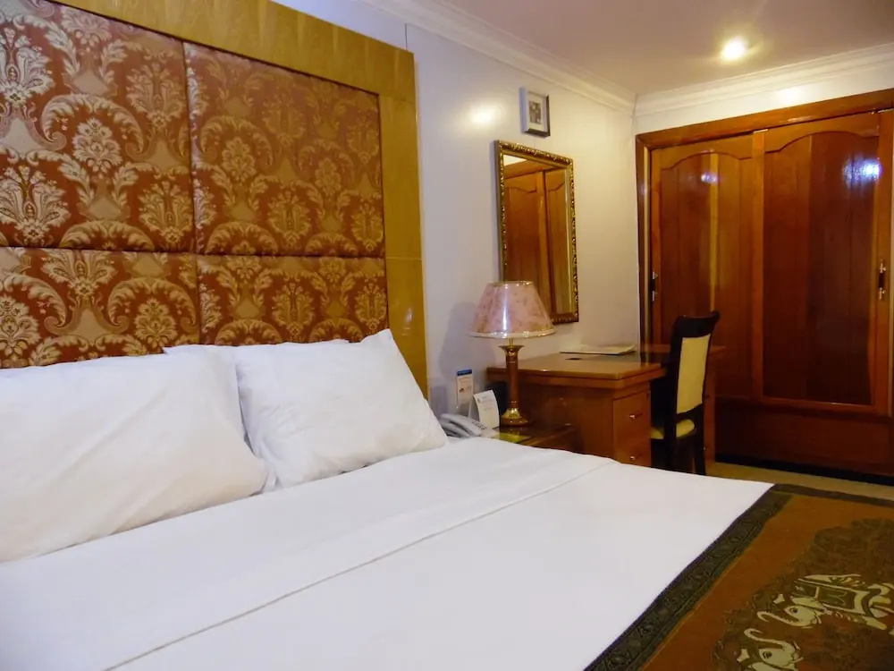 Double Suite (full double bed)