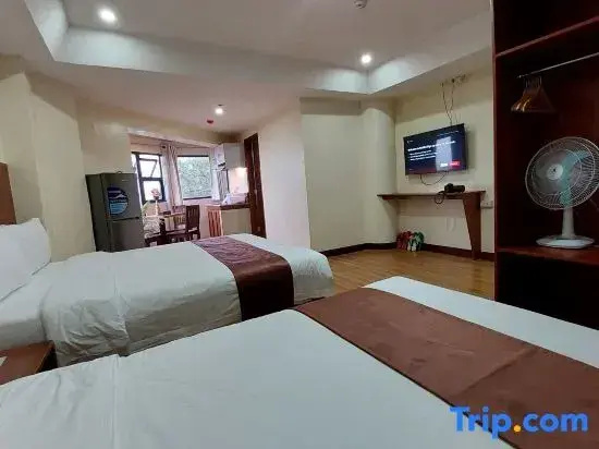 Deluxe Quadruple room with balcony