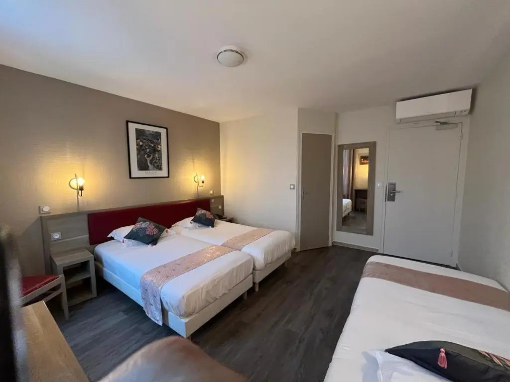 Standard Triple room