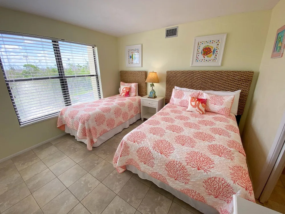 2 Bedrooms Standard room with balcony and with water view