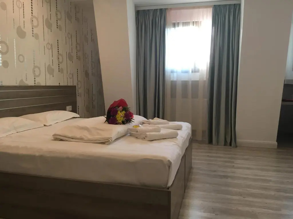 Deluxe Double room (full double bed)