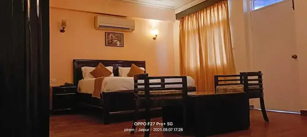 Deluxe Double room with balcony and with mountain view (full double bed)