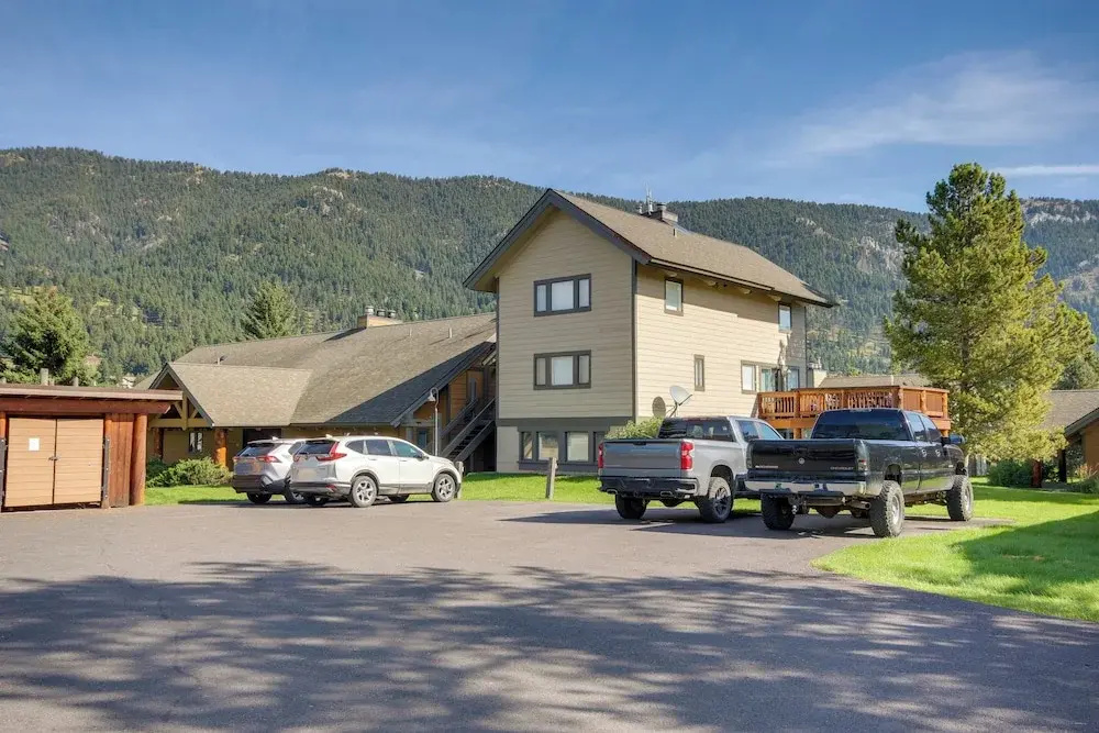 Cozy Condo Near Golf, 7 Mi to Big Sky Resort!