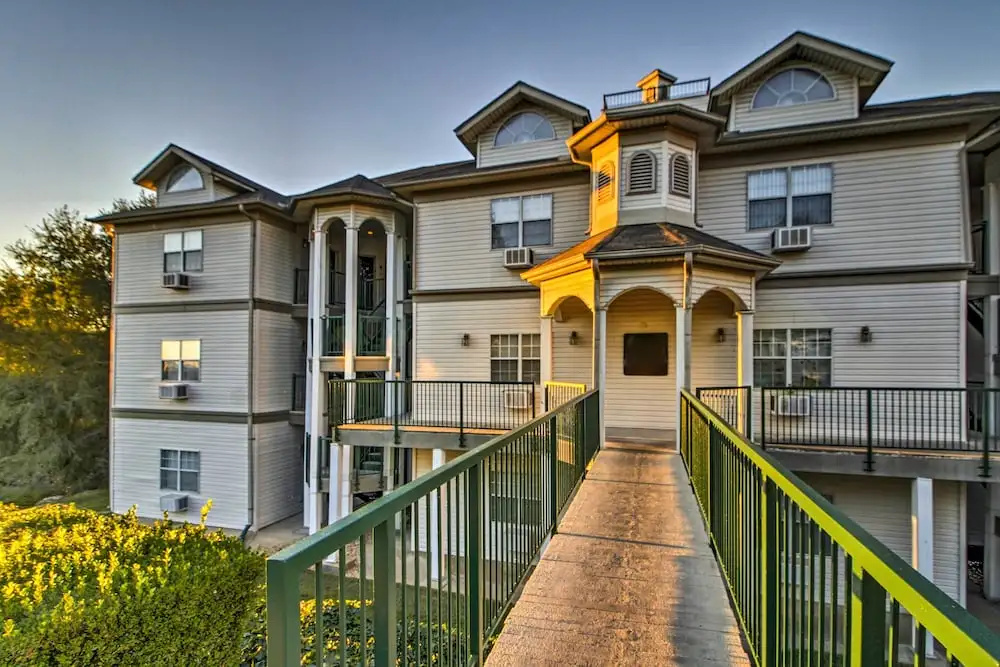 Serene Branson Penthouse w/ Resort Access & Views!