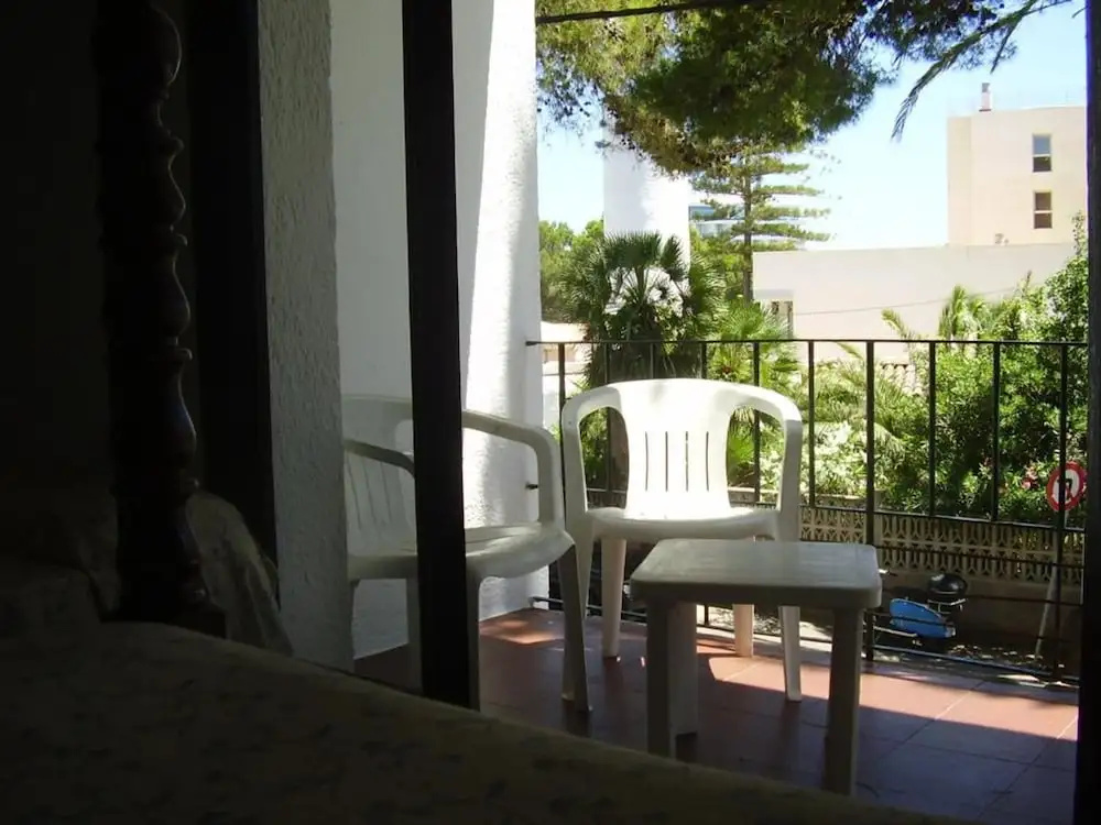 Standard Double room with balcony (full double bed)