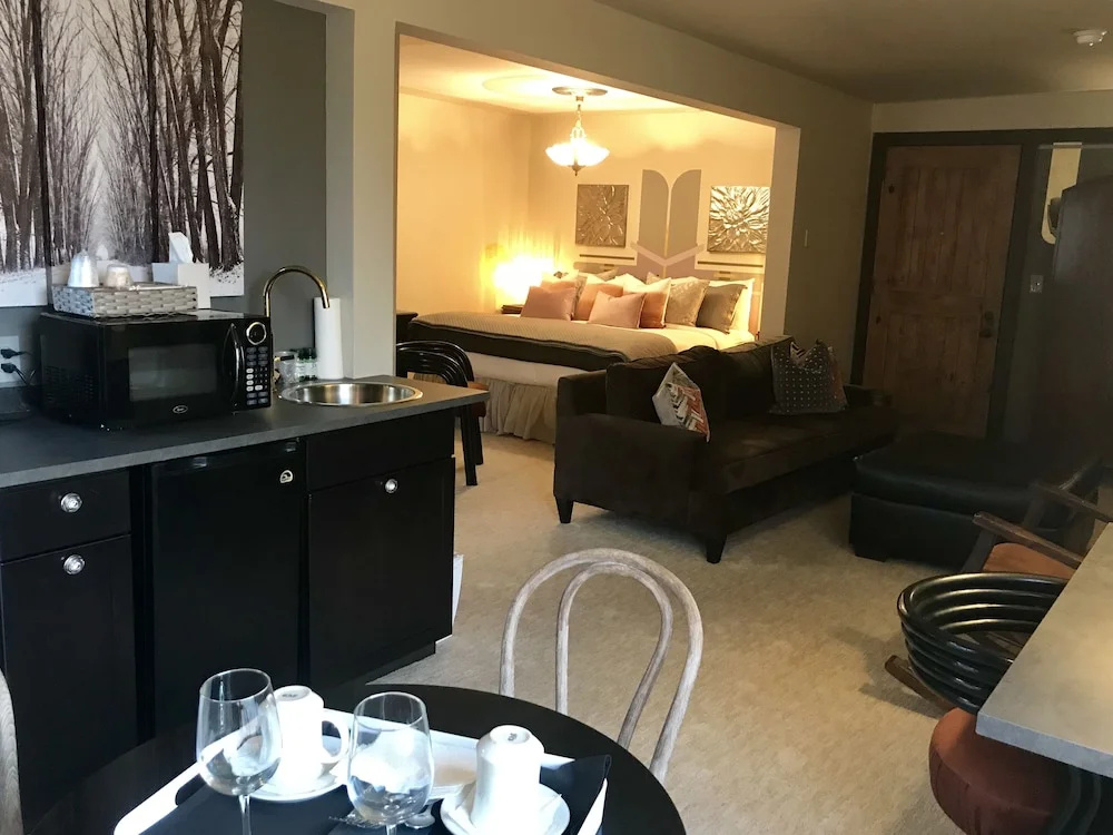 Double Suite (full double bed)