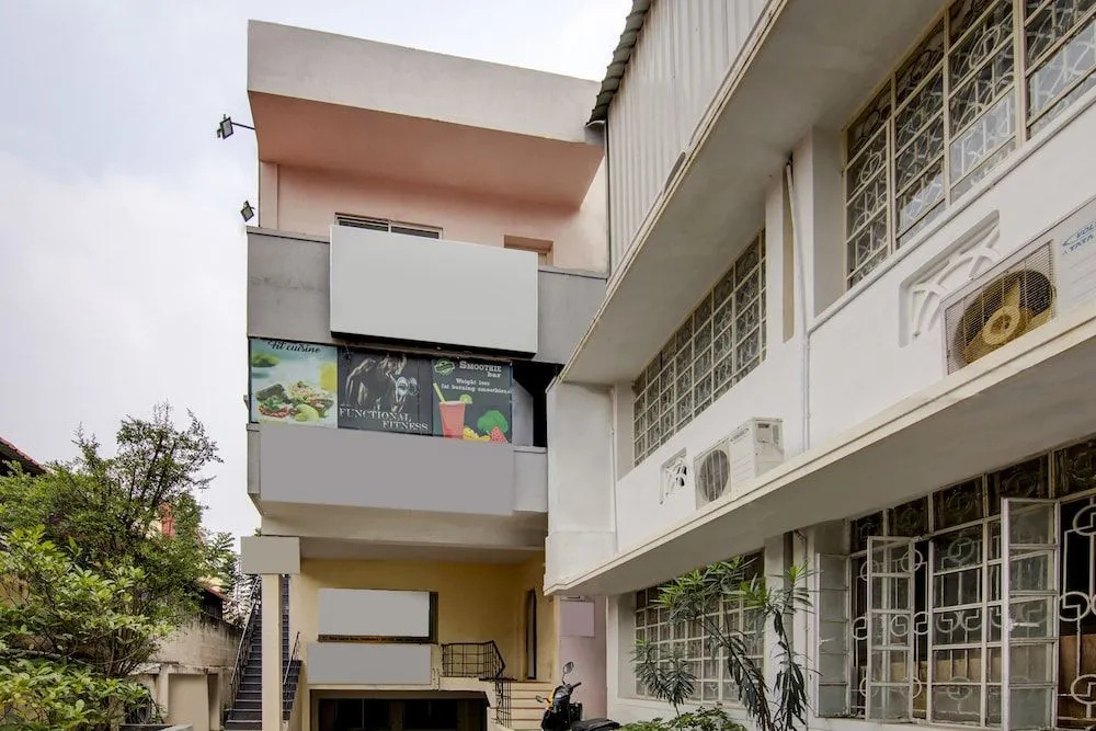 OYO 24044 Appledoor Service Apartment