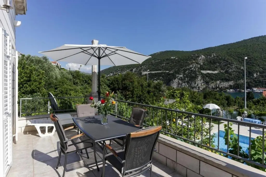 2 Bedrooms Superior Apartment with balcony and with sea view