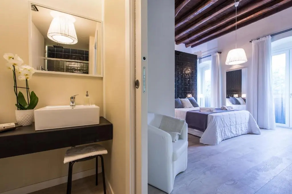 Standard Double room with balcony (full double bed)