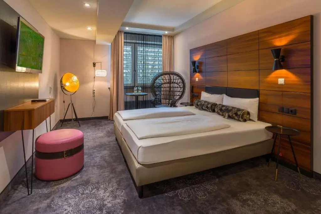 Deluxe Double room (full double bed)