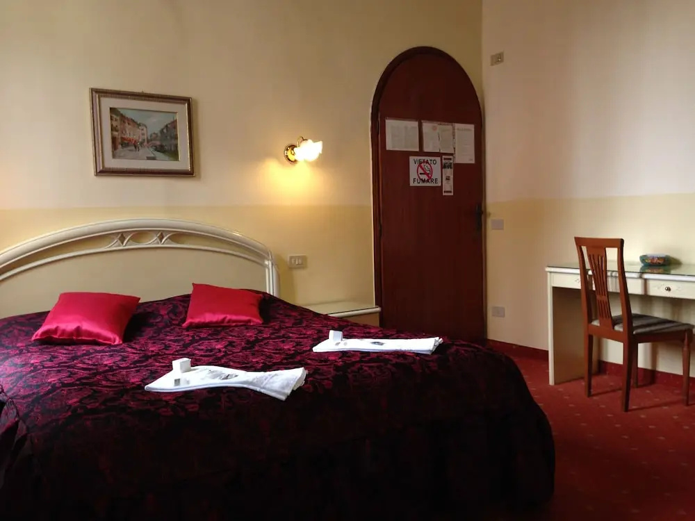 Standard Double room (full double bed)