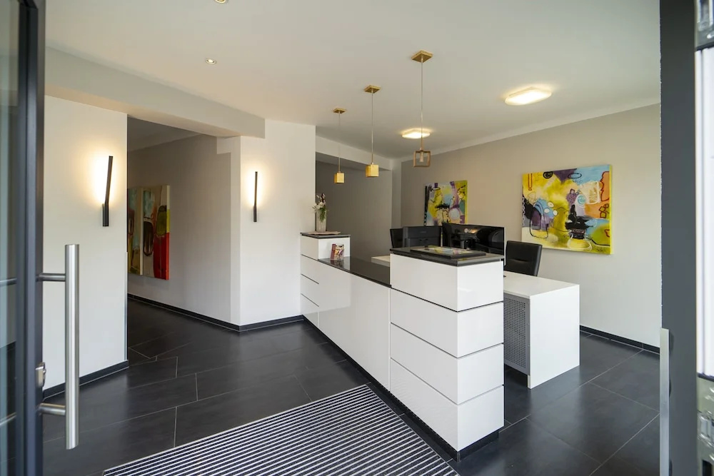 Lobby & Reception