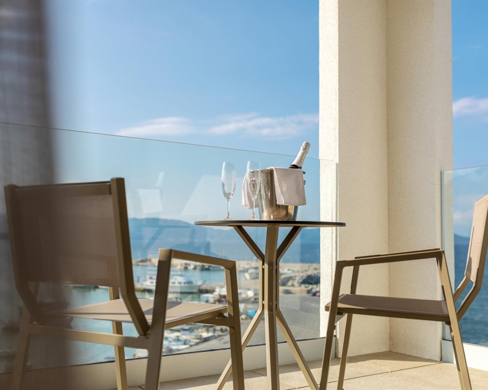 Superior Double room with sea view (full double bed)