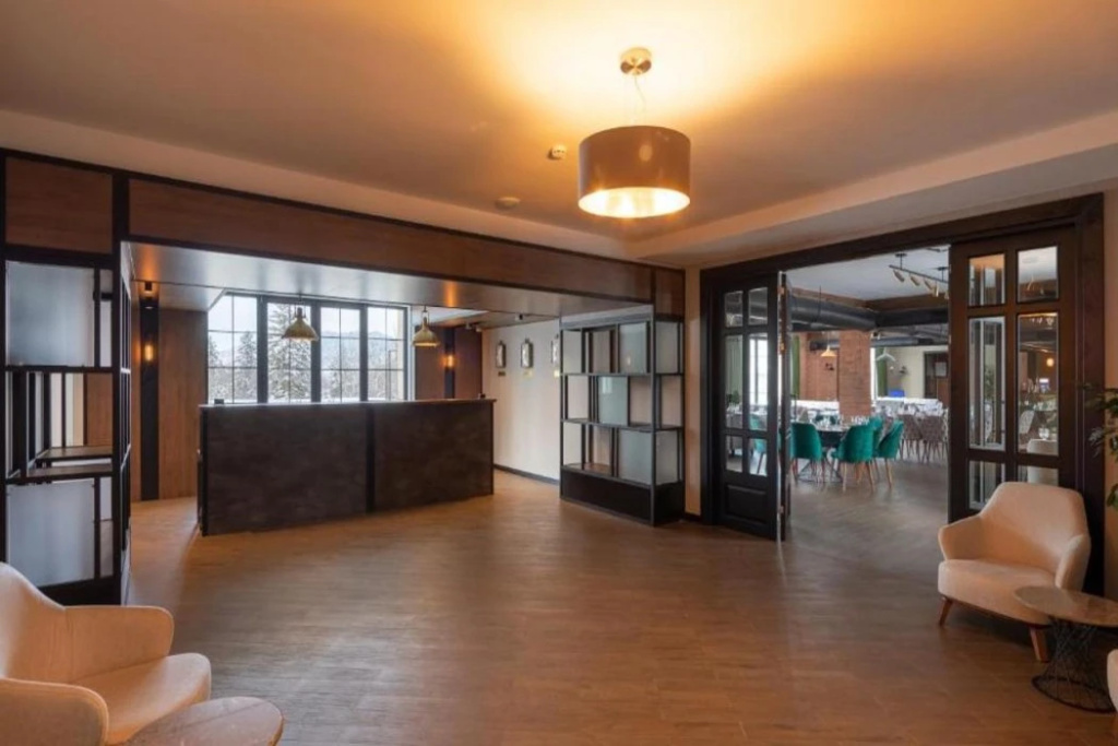 Lobby & Reception