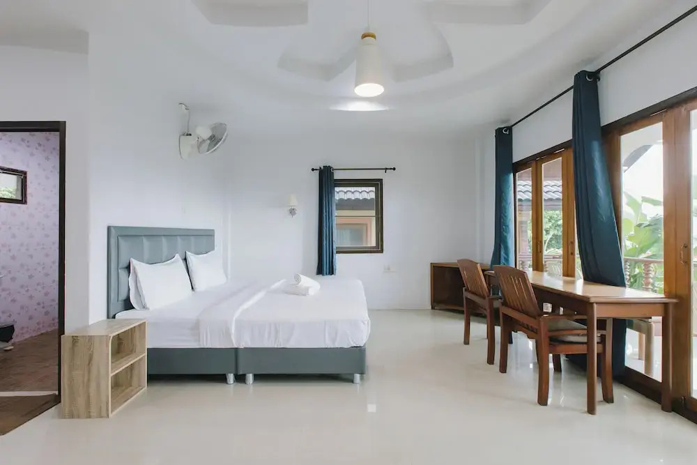 Бунгало с балконом в Kataonsea Bungalows