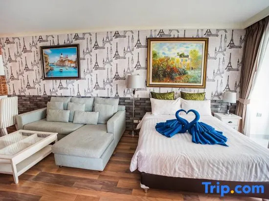 Standard Family Club room with mountain view