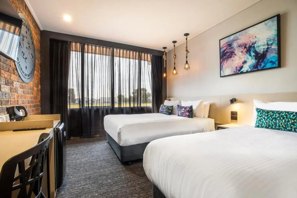 四人家庭工作室雙人床