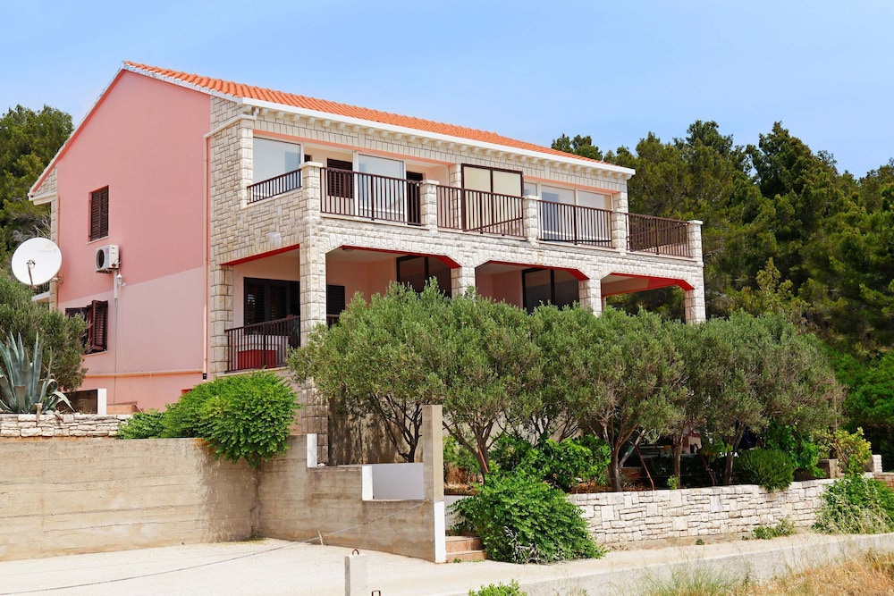 Apartments Doro