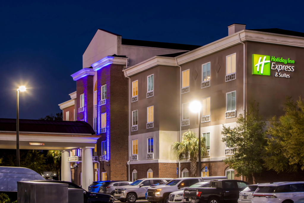 Holiday Inn Express and Suites Savannah - Midtown by IHG